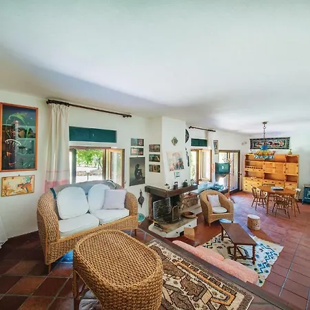 Stunning In W/ 4 Bedrooms Dom wakacyjny *