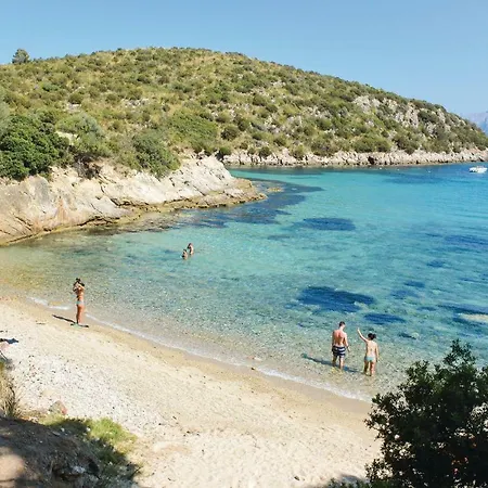 Stunning In W/ 4 Bedrooms Olbia